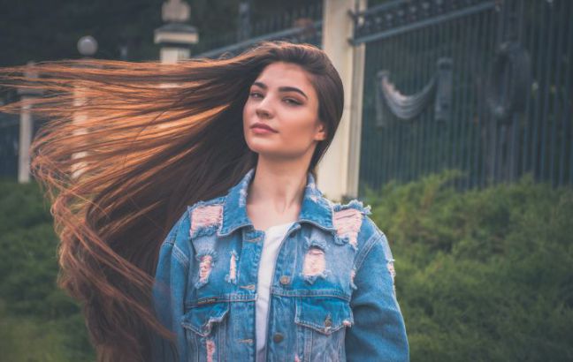 poema  caliente como las raices en la arena quiero besarte como la primera vez                                                            - poesia